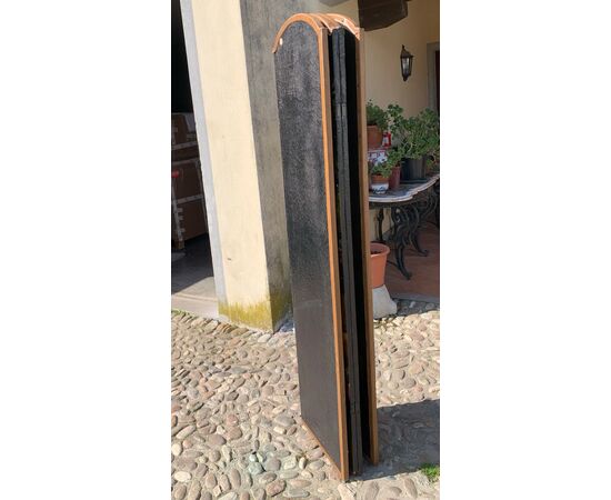 Painted leather screen. Italy, 19th century.