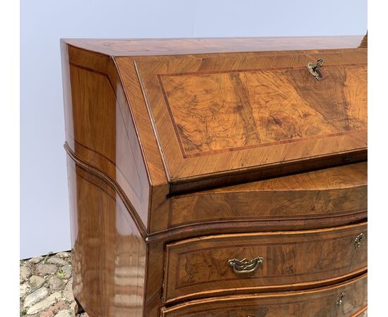 Walnut drop-front chest of drawers. Venice, second half of the 18th century.