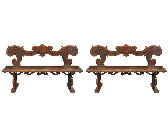 Pair of noble benches in solid carved walnut. Northern Italy, 17th century.