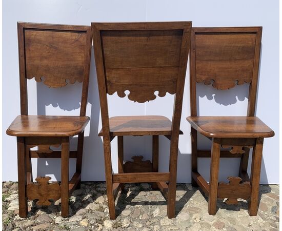 Six friar chairs in solid walnut. Friuli, 17th century.