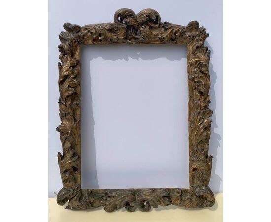 Baroque frame in carved and lacquered wood. Central Italy, 17th century.