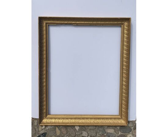 Neoclassical frame in carved and gilded wood. Tuscany, early 19th century.