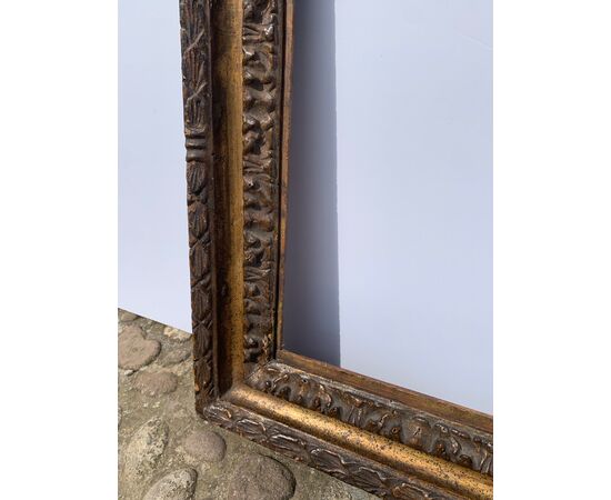 Carved and mecca-gilded wooden frame. Rome, late 17th century.