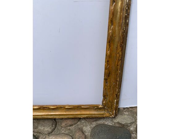French-style frame in carved and gilded wood. Venice, 18th century.