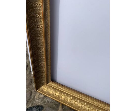 Neoclassical frame in carved and gilded wood. Tuscany, early 19th century.