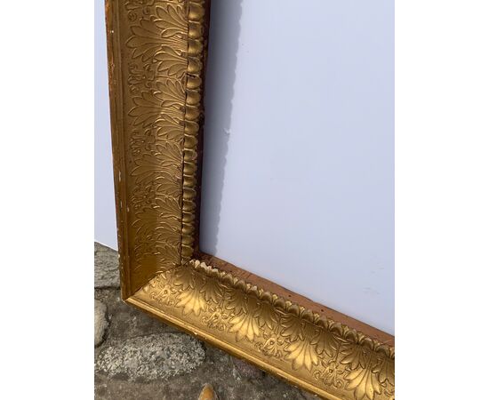 Neoclassical frame in carved and gilded wood. Italy, early 19th century.