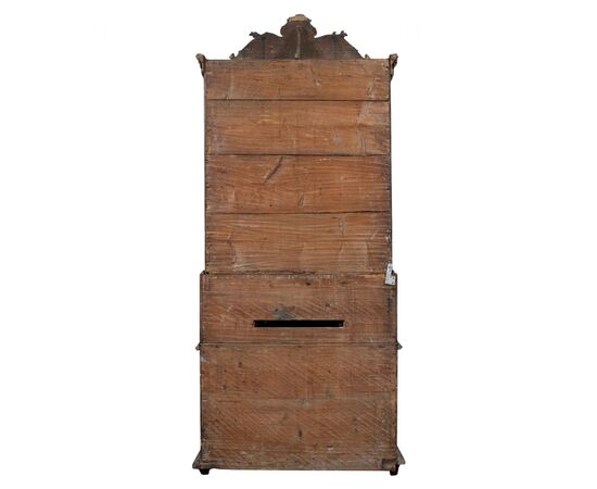 Trumeau a due corpi in legno laccato, dorato e dipinto. Venezia, prima metà XVIII secolo.