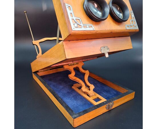 Large magnifying glass, three-dimensional viewer, graphoscope, late 19th century