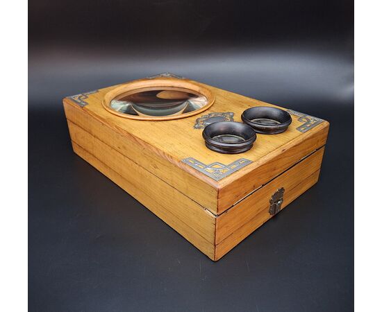 Large magnifying glass, three-dimensional viewer, graphoscope, late 19th century