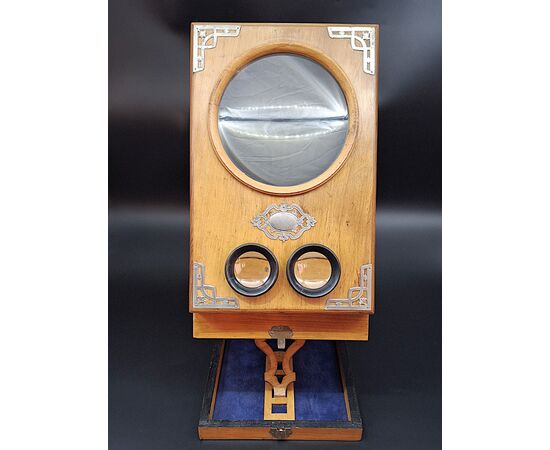 Large magnifying glass, three-dimensional viewer, graphoscope, late 19th century