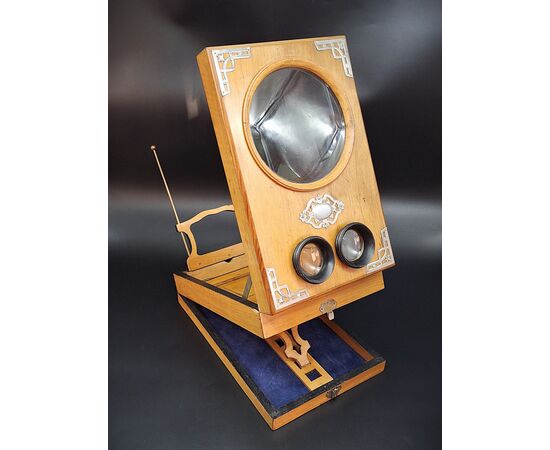 Large magnifying glass, three-dimensional viewer, graphoscope, late 19th century