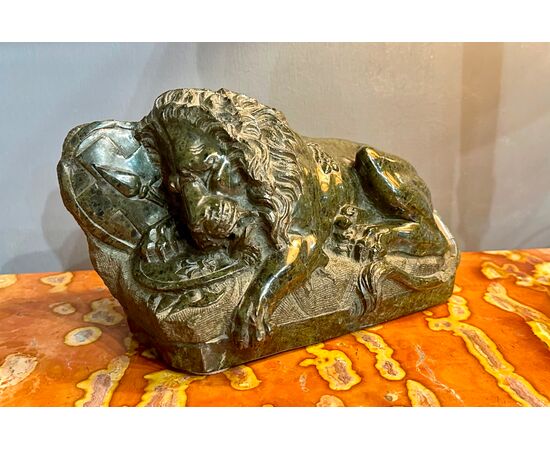 GRAND TOUR MARLE SCULPTURE OF THE LION OF LUCERNE - 19th century.