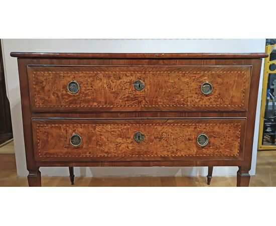 LOUIS XVI MARQUETRY CHEST OF DRAWERS, SECOND HALF OF THE 18TH CENTURY LOUIS XVI MARQUETRY CHEST OF DRAWERS, SECOND HALF OF THE 18TH CENTURY