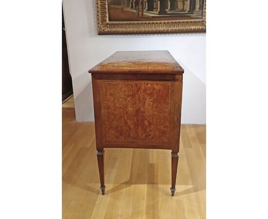 LOUIS XVI MARQUETRY CHEST OF DRAWERS, SECOND HALF OF THE 18TH CENTURY LOUIS XVI MARQUETRY CHEST OF DRAWERS, SECOND HALF OF THE 18TH CENTURY
