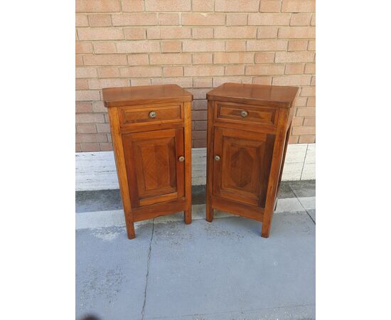 PAIR OF EARLY 1900s ECLECTIC ART NOUVEAU WALNUT BURL BEDSIDE TABLES