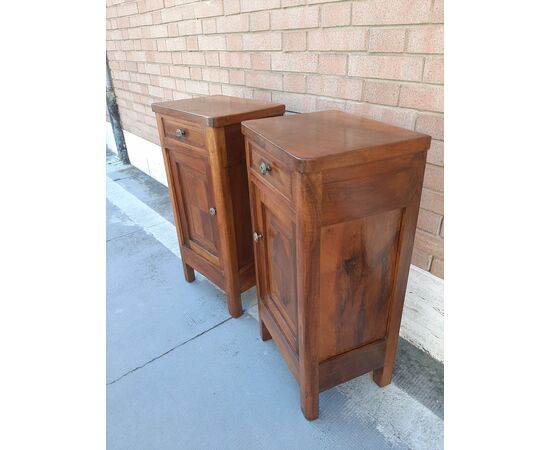 PAIR OF EARLY 1900s ECLECTIC ART NOUVEAU WALNUT BURL BEDSIDE TABLES