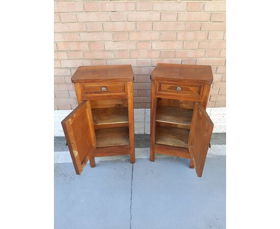 PAIR OF EARLY 1900s ECLECTIC ART NOUVEAU WALNUT BURL BEDSIDE TABLES