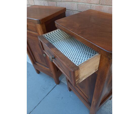 PAIR OF EARLY 1900s ECLECTIC ART NOUVEAU WALNUT BURL BEDSIDE TABLES