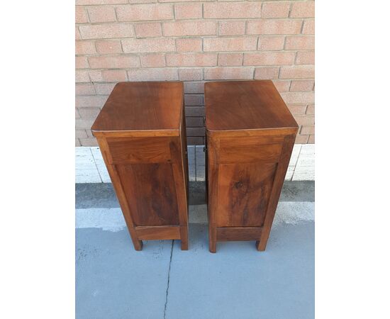 PAIR OF EARLY 1900s ECLECTIC ART NOUVEAU WALNUT BURL BEDSIDE TABLES