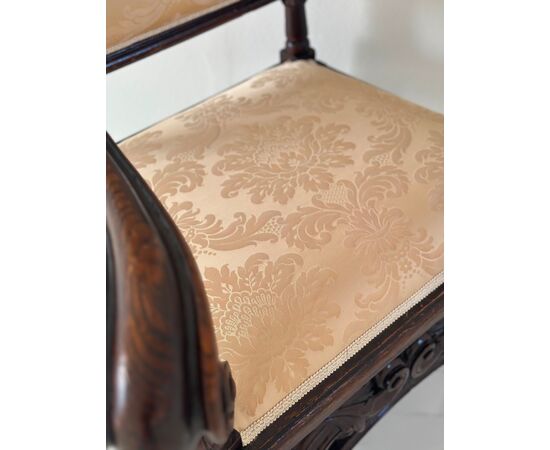 Louis XV walnut armchair. Bologna, first half of the 18th century