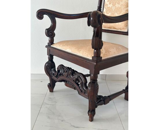 Louis XV walnut armchair. Bologna, first half of the 18th century