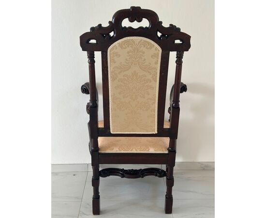Louis XV walnut armchair. Bologna, first half of the 18th century