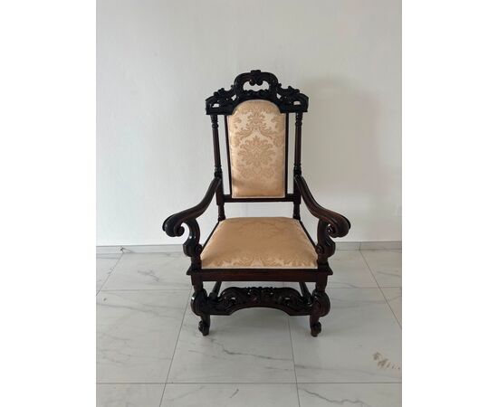 Louis XV walnut armchair. Bologna, first half of the 18th century