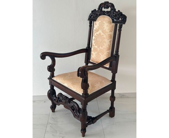 Louis XV walnut armchair. Bologna, first half of the 18th century