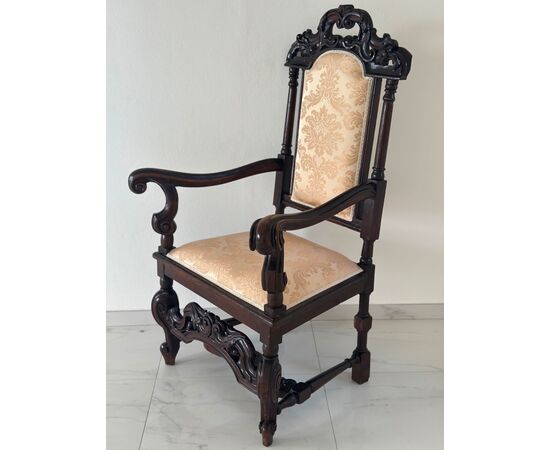 Louis XV walnut armchair. Bologna, first half of the 18th century