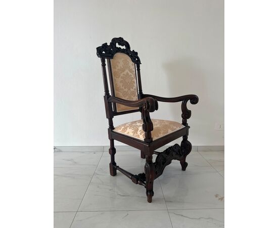 Louis XV walnut armchair. Bologna, first half of the 18th century
