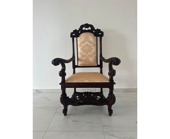 Louis XV walnut armchair. Bologna, first half of the 18th century