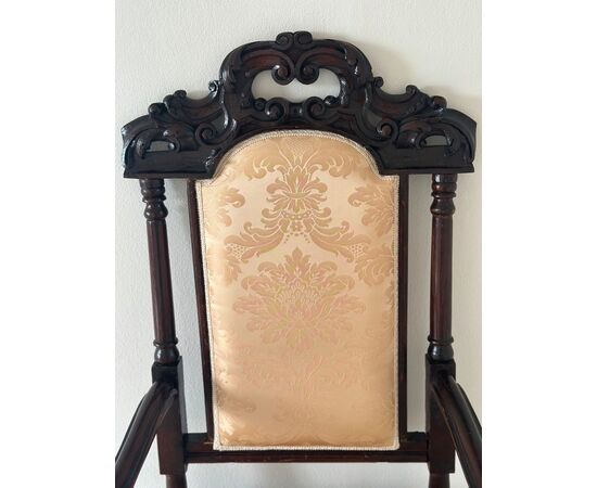 Louis XV walnut armchair. Bologna, first half of the 18th century