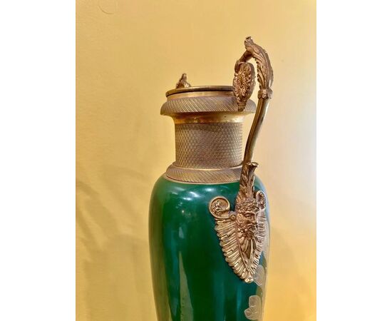 
Coppia di vasi Direttorio in porcellana verde e bronzo dorato