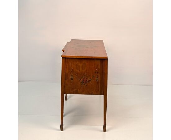 Scrivania in satinwood dipinto in policromia, Inghilterra, XIX secolo