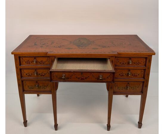 Scrivania in satinwood dipinto in policromia, Inghilterra, XIX secolo