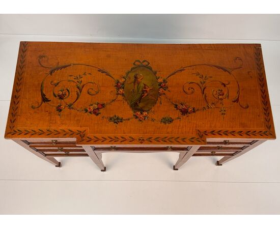 Scrivania in satinwood dipinto in policromia, Inghilterra, XIX secolo