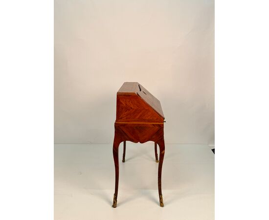 Small drop-front desk veneered in bois de violette, Genoa, 18th century