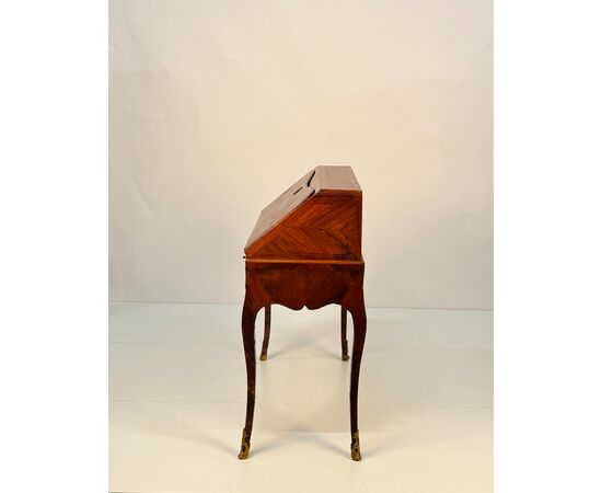 Small drop-front desk veneered in bois de violette, Genoa, 18th century