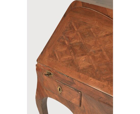 Small drop-front desk veneered in bois de violette, Genoa, 18th century