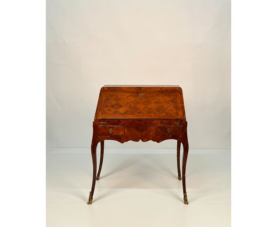 Small drop-front desk veneered in bois de violette, Genoa, 18th century