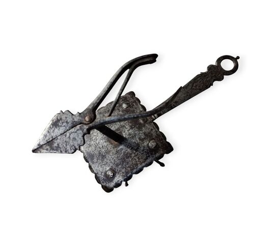 17th century wrought and engraved iron lamp