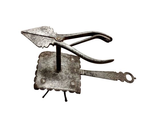 17th century wrought and engraved iron lamp