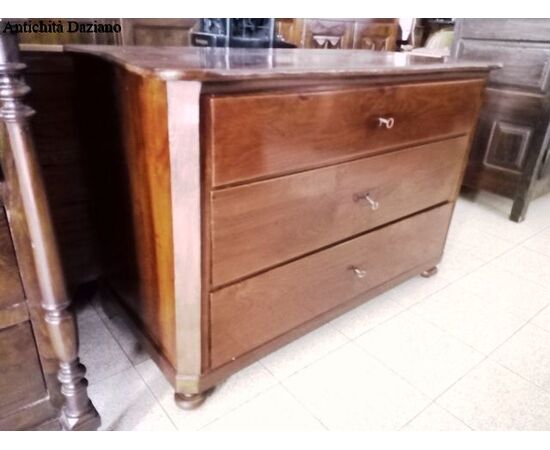 Oak chest of drawers