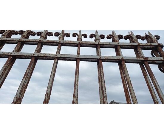 Iron grating