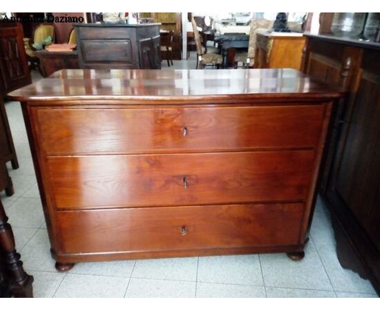 Oak chest of drawers