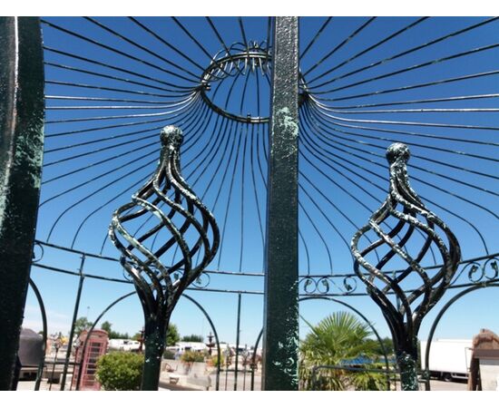 Gazebo in ferro pieno con copertura