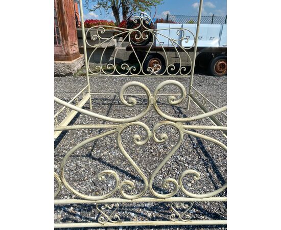 Wrought iron canopy bed