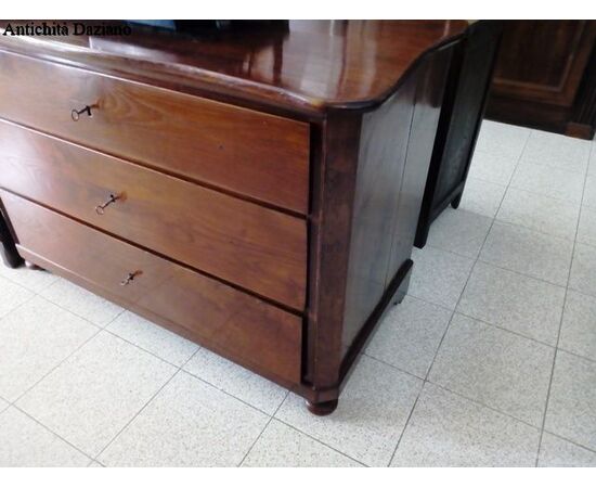 Oak chest of drawers