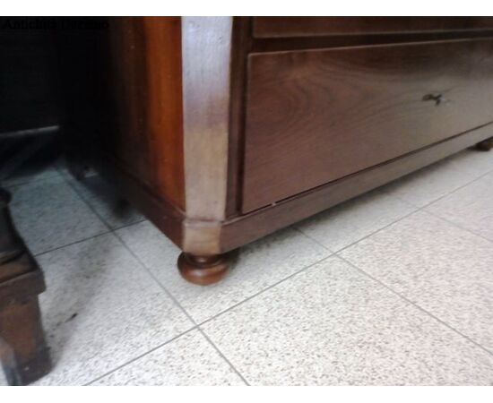 Oak chest of drawers
