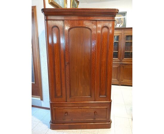 One-door wardrobe